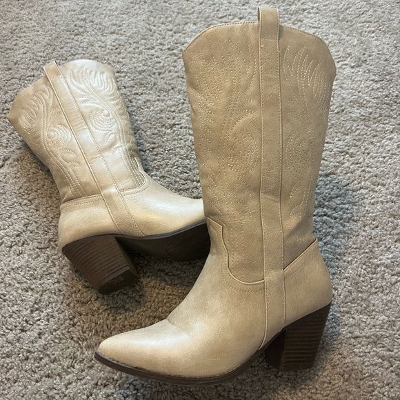 Shoes - Cowgirl boots